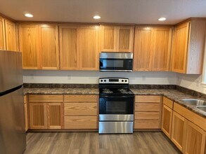 1102 W 11th St in Medford, OR - Building Photo - Building Photo