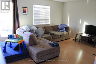 2318 Strawfield Ct in Oakville, ON - Building Photo - Building Photo