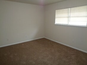 701 Foster Dr in Conroe, TX - Building Photo - Building Photo