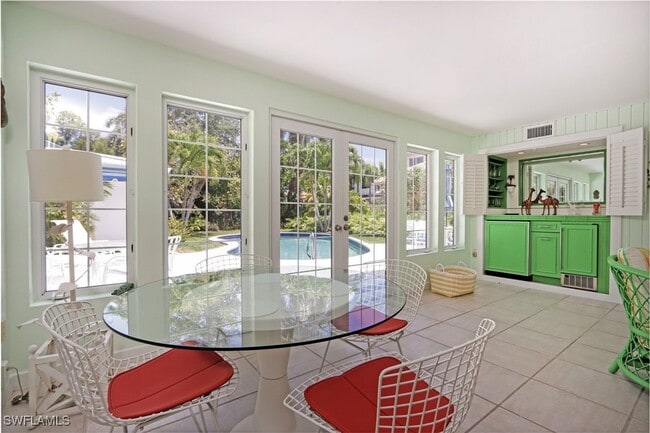 361 1st Ave N in Naples, FL - Building Photo - Building Photo