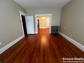 248 Summer St, Unit 2L in Somerville, MA - Foto de edificio - Building Photo