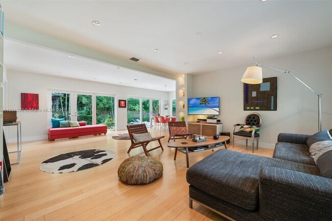 5800 SW 50th Terrace in Miami, FL - Building Photo - Building Photo