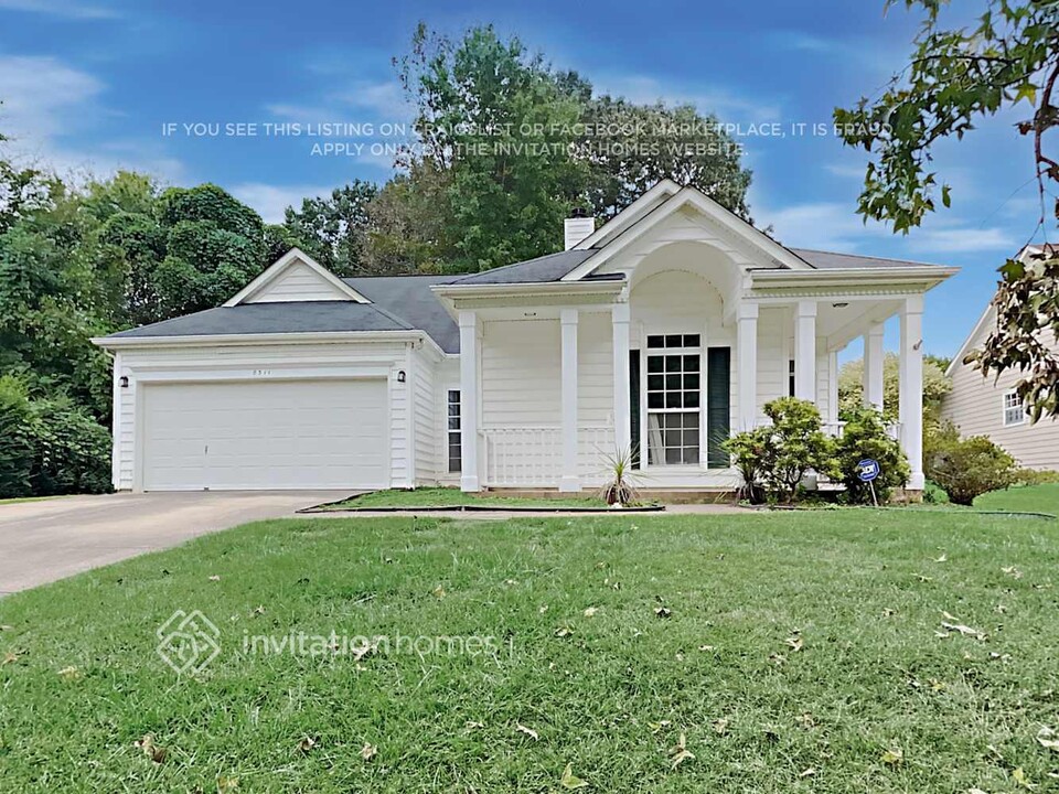 8311 Springhead Ln in Charlotte, NC - Building Photo