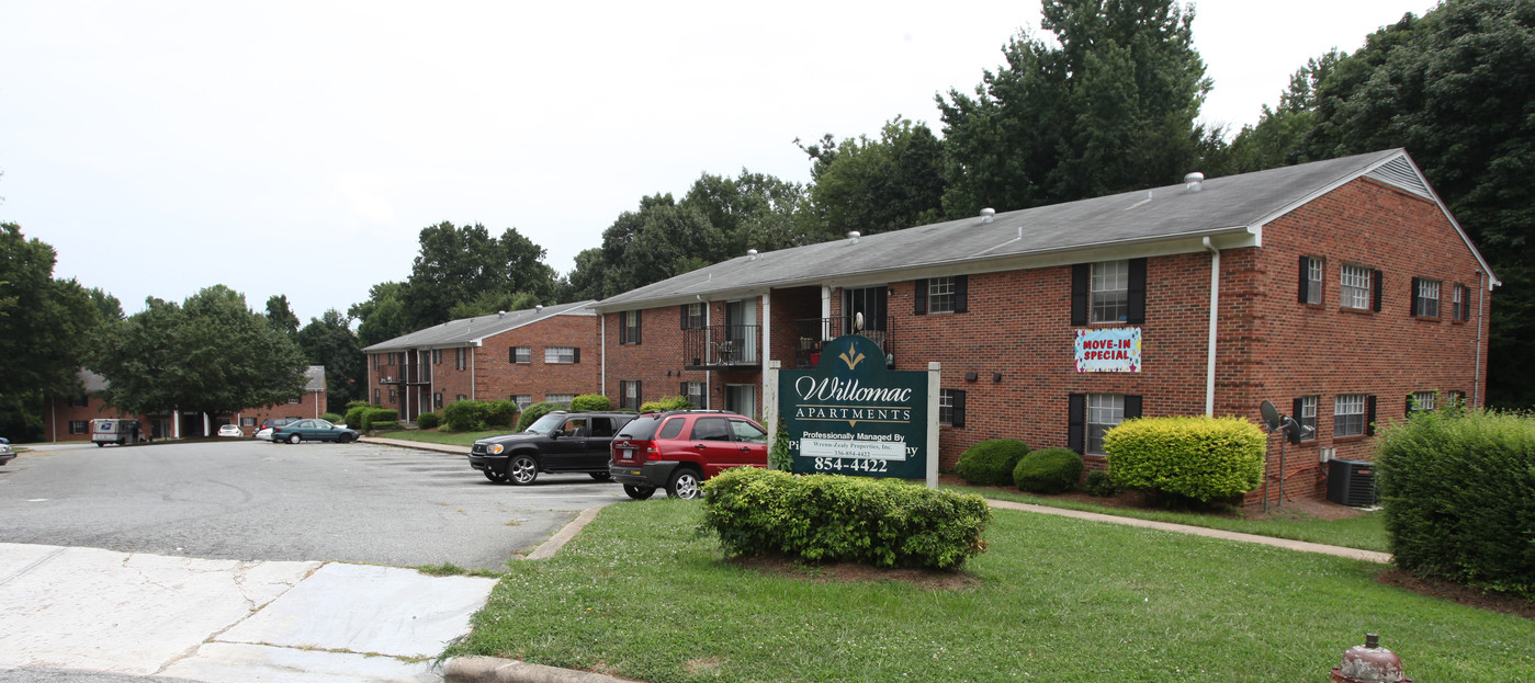 Mill Place in Greensboro, NC - Foto de edificio