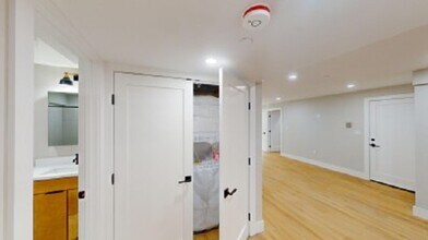 145 Sutherland Rd, Unit #G in Boston, MA - Building Photo - Building Photo