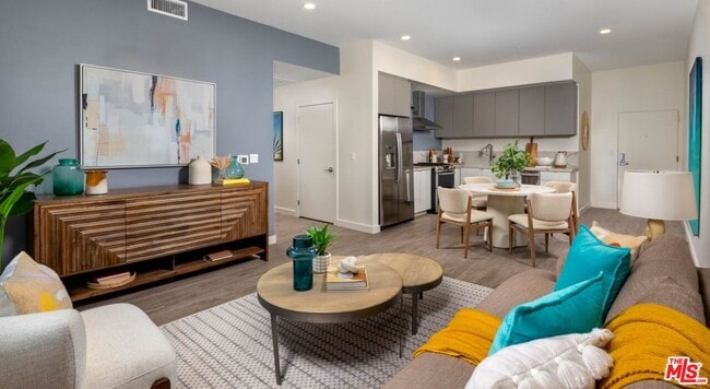 10375 Washington Blvd in Culver City, CA - Building Photo - Building Photo