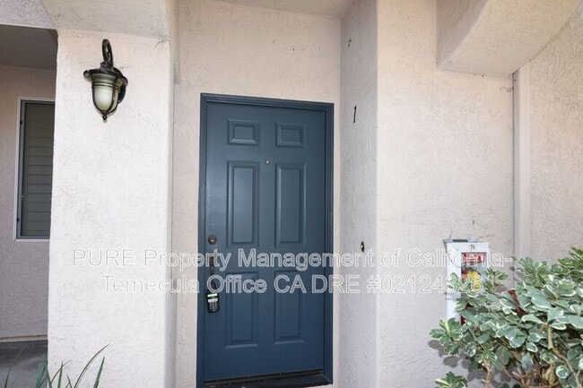 5560 Renaissance Ave in San Diego, CA - Building Photo - Building Photo