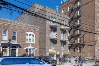 13271 Maple Ave in Flushing, NY - Building Photo - Building Photo