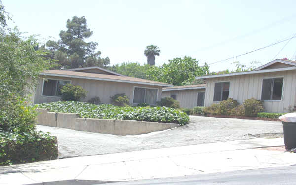 210 E Graves Ave in Monterey Park, CA - Foto de edificio