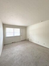 200 S Grove St in Normal, IL - Foto de edificio - Building Photo