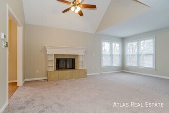 9336 Greenway Ln in Lenexa, KS - Building Photo - Building Photo
