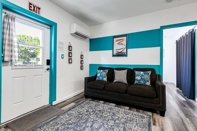 1629 Johnson St in Hollywood, FL - Foto de edificio - Building Photo