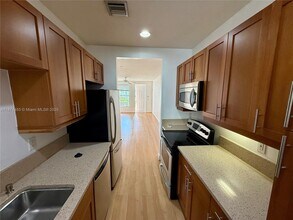 323 Olssen Ave in Fort Lauderdale, FL - Building Photo - Building Photo