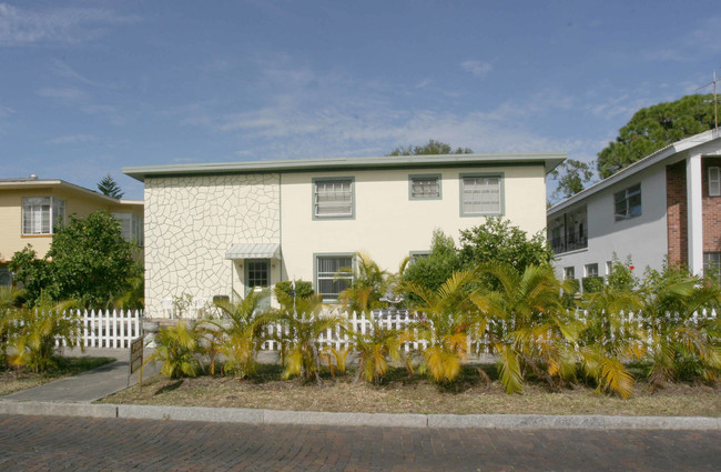 525 12th Ave NE in St. Petersburg, FL - Building Photo - Building Photo