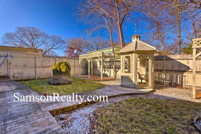1087 Newman Ave in Seekonk, MA - Building Photo - Building Photo