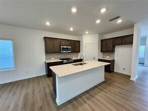 5421 Hargrove Wy in Flowery Branch, GA - Building Photo - Building Photo