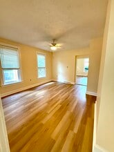 1054 Vance Ave, Unit Vance Avenue Apartment 1 in Coraopolis, PA - Building Photo - Building Photo