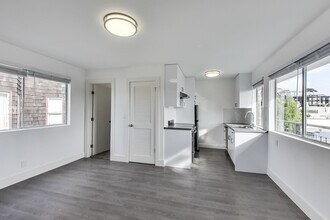 2240 Larkin in San Francisco, CA - Foto de edificio - Building Photo