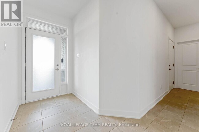 27 Peony Ln in Ottawa, ON - Building Photo - Building Photo