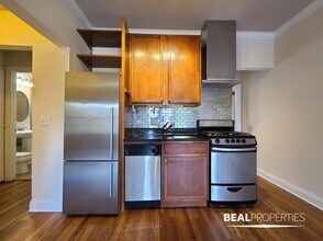 746 W Addison St in Chicago, IL - Building Photo - Building Photo