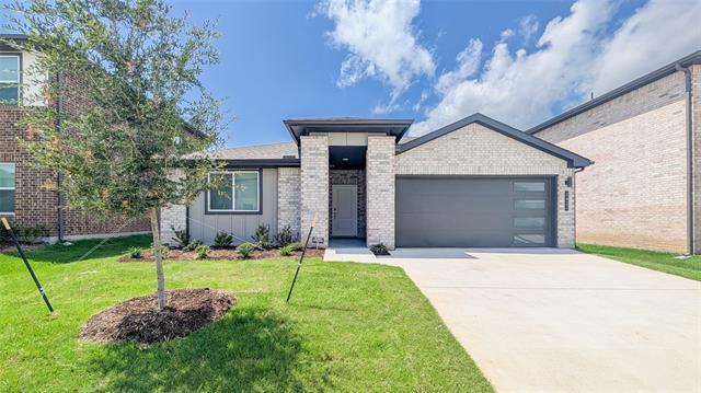 2421 Apex Ave in Grand Prairie, TX - Building Photo