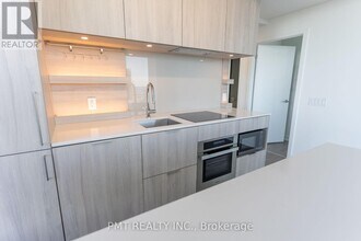 28 Ann St in Mississauga, ON - Building Photo - Building Photo