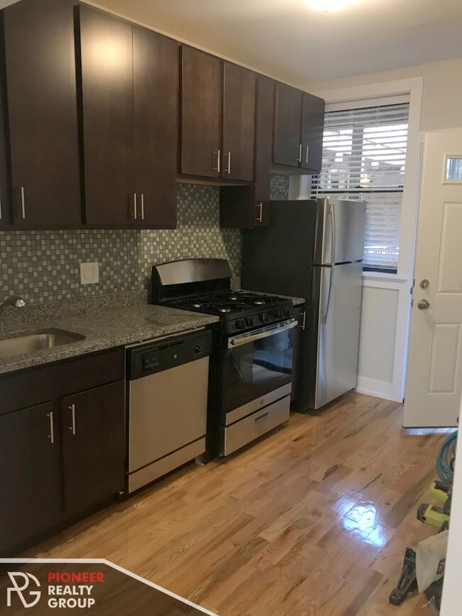 3904 N Janssen Ave, Unit 3