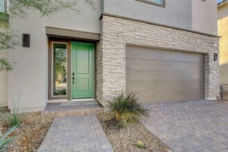 1305 Azure Jay Ave in North Las Vegas, NV - Foto de edificio - Building Photo