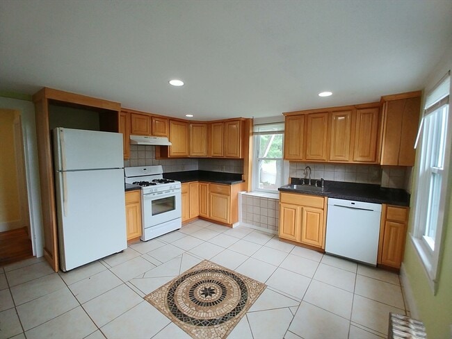 77 Hudson St in Marlborough, MA - Building Photo - Building Photo