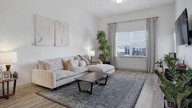 Parkway Lofts in Orem, UT - Foto de edificio - Building Photo