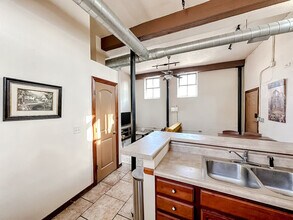 521 N Jefferson Ave in Springfield, MO - Building Photo - Building Photo