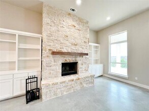 1141 Veal Station Rd in Weatherford, TX - Building Photo - Building Photo