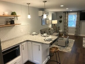 685 Pond St in Franklin, MA - Building Photo - Building Photo