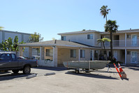 Apartments on Cass St. in San Diego, CA - Building Photo - Building Photo