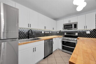 2734 Bird Ave in Miami, FL - Building Photo - Building Photo