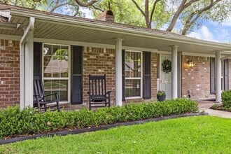 10714 Piping Rock Ln in Houston, TX - Building Photo - Building Photo