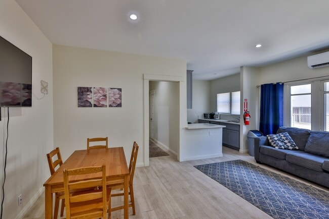 821 Chestnut Ave, Unit 3 in Long Beach, CA - Building Photo - Building Photo