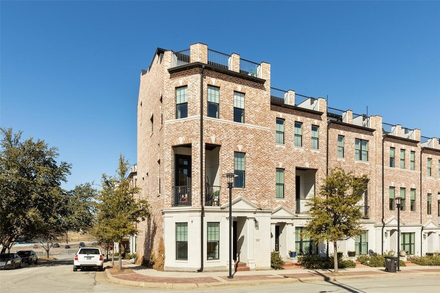 916 W Peach St in Fort Worth, TX - Building Photo