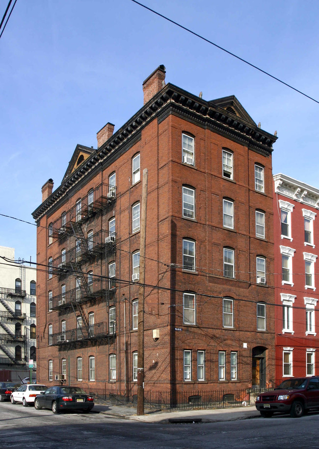 600 Willow Ave in Hoboken, NJ - Foto de edificio - Building Photo