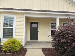 17 Biscayne Dr in Rocky Point, NC - Building Photo - Building Photo