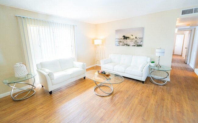 Retreat on Rosslyn in Houston, TX - Building Photo - Building Photo