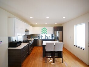 3447 22nd Ave W in Seattle, WA - Building Photo - Building Photo