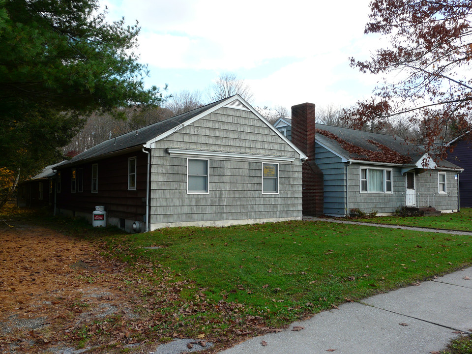 4332 Albany Post Rd in Hyde Park, NY - Building Photo