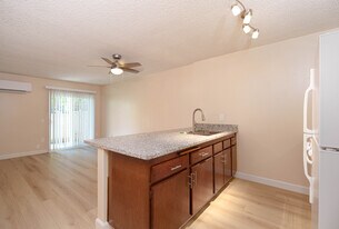 Del Dayo Senior Apartments in Carmichael, CA - Building Photo