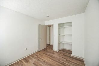 Lakota Pointe Townhomes in Liberty Township, OH - Building Photo - Building Photo