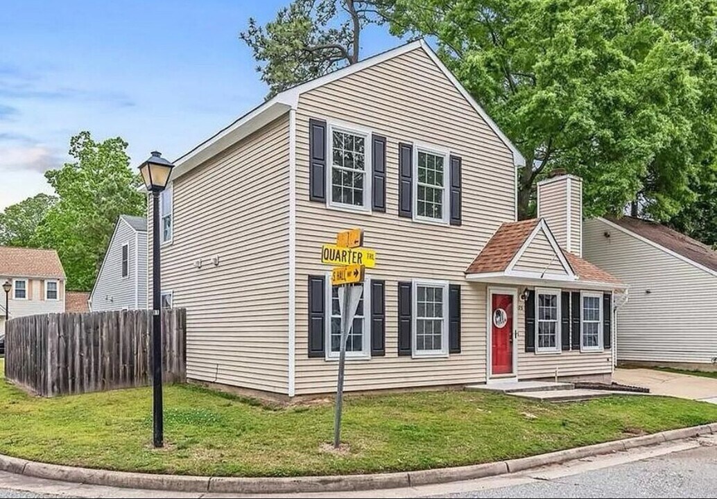 173 Quarter Trail in Newport News, VA - Building Photo
