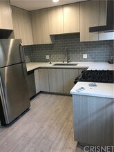 400 S Mariposa Ave-Unit -10 in Los Angeles, CA - Building Photo - Building Photo