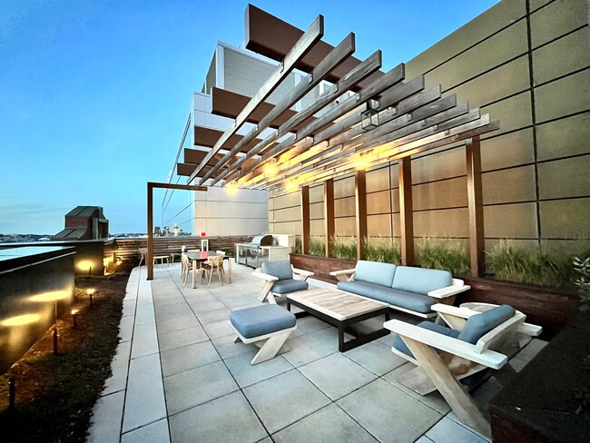 property at 100 Lovejoy Wharf