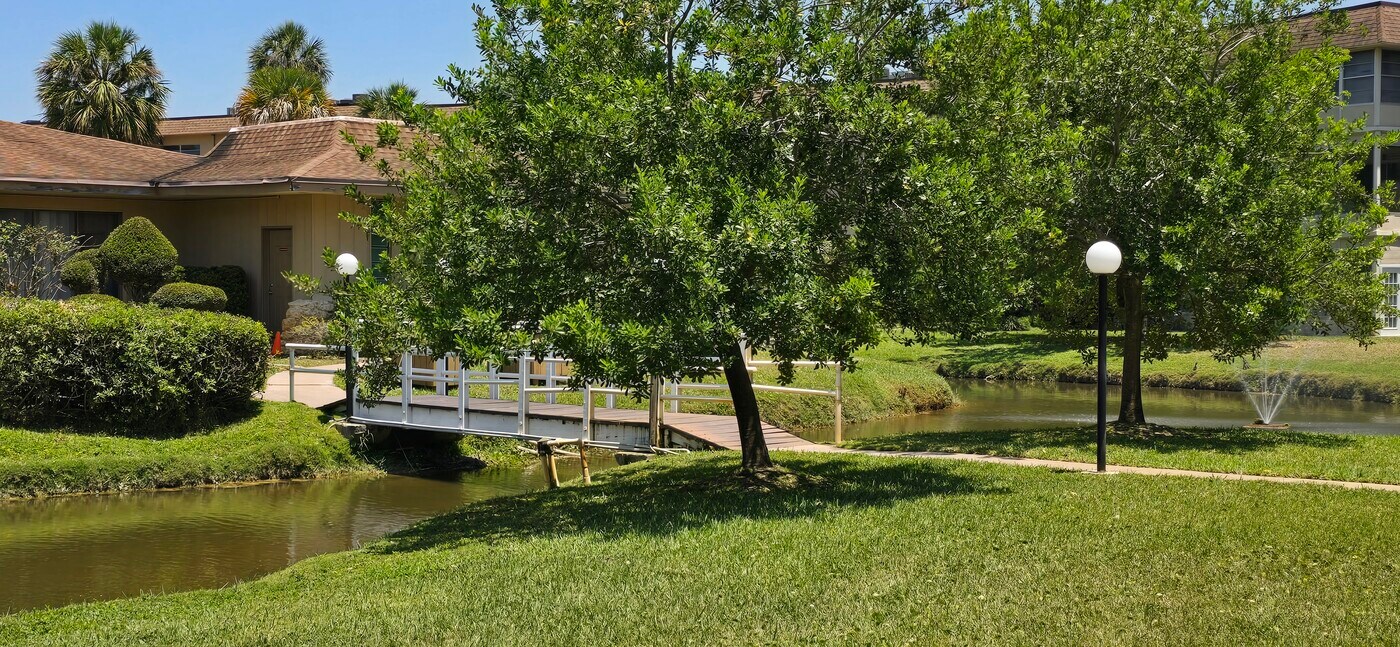5031 W Oakland Park Blvd, Unit 105 in Lauderdale Lakes, FL - Building Photo