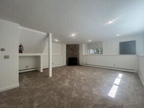 18 Pioneer Point in Grantham, NH - Foto de edificio - Building Photo